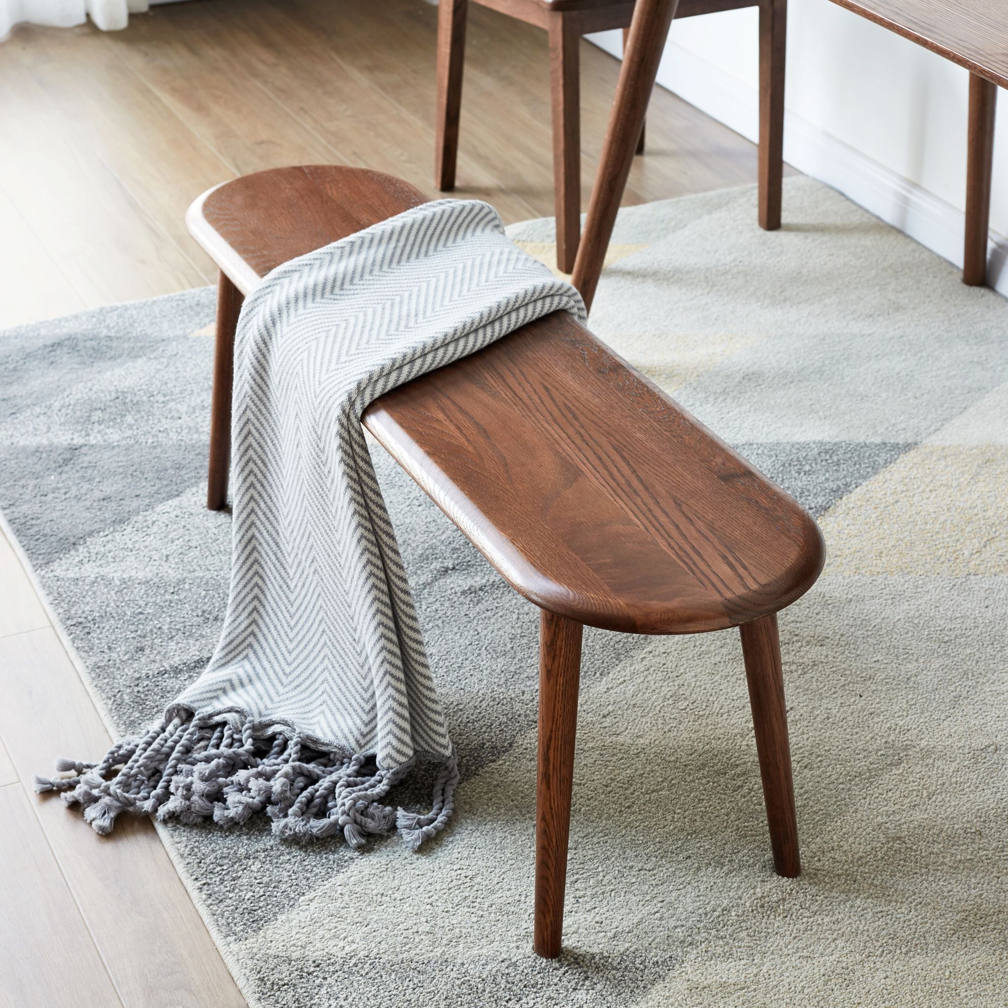 Oak Wood Dining Bench with Tapered Legs, Mid-century Modern Bed Bench with Curved Edge for Dining Room, Bedroom, Walnut